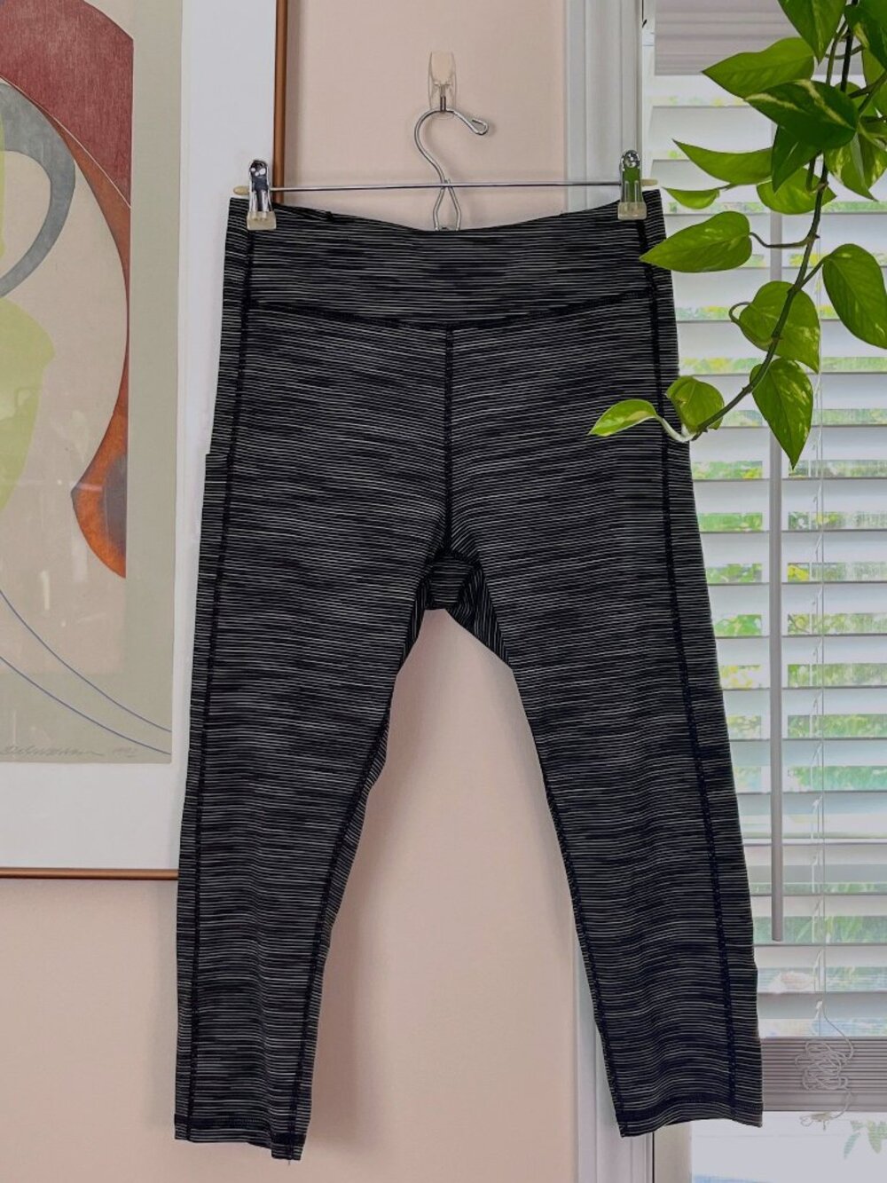 High-Waisted Capri Pocket Leggings